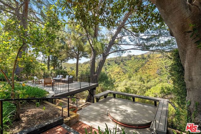 2521 La Condesa Drive, Los Angeles, CA 90049