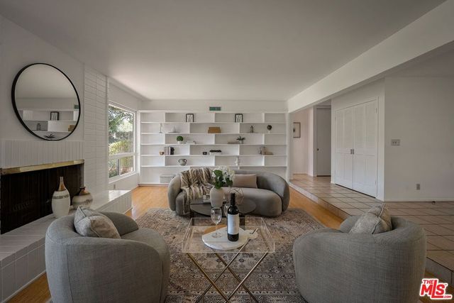 2521 La Condesa Drive, Los Angeles, CA 90049