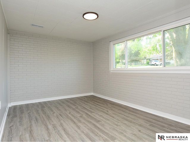 9518 Sprague Street, Omaha, NE 68134