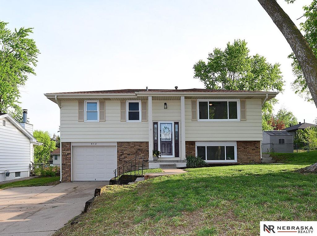 9518 Sprague Street, Omaha, NE 68134