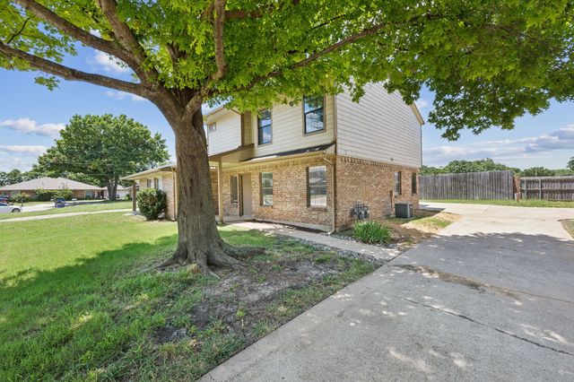2420 Lakeview Circle, Mckinney, TX 75072