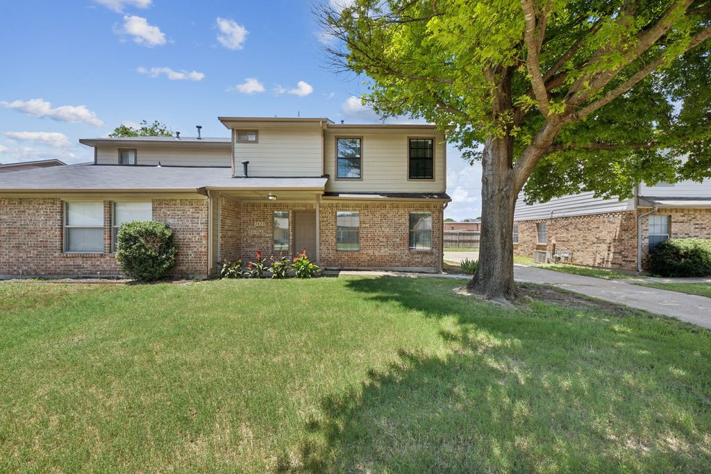 2420 Lakeview Circle, Mckinney, TX 75072
