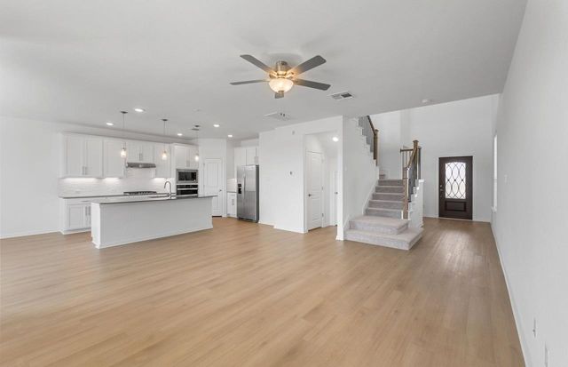 140 Inlet LN, Leander, TX 78641