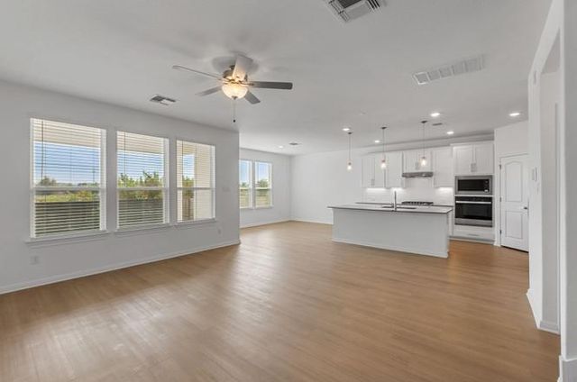 140 Inlet LN, Leander, TX 78641