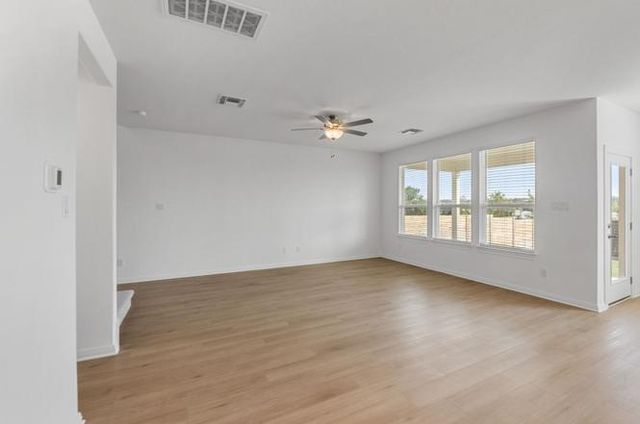 140 Inlet LN, Leander, TX 78641