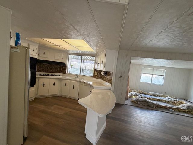 8536 Kern Canyon Road 113, Bakersfield, CA 93306