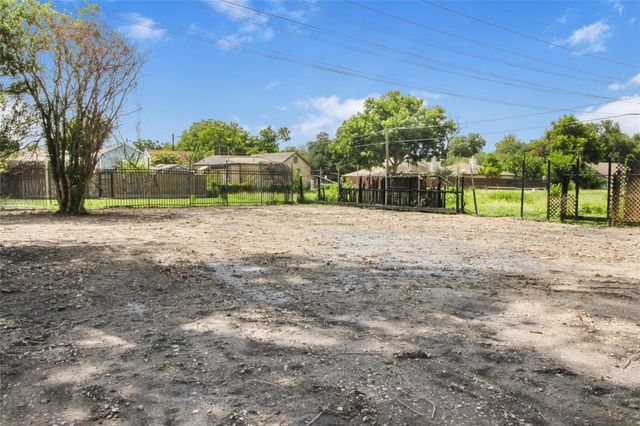 5015 Elysian Street, Houston, TX 77009