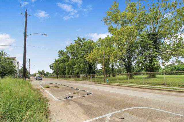 5015 Elysian Street, Houston, TX 77009