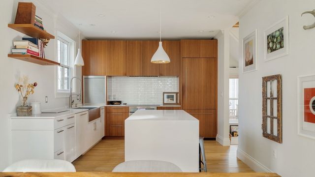 17 Ellsworth Avenue Front, Cambridge, MA 02139