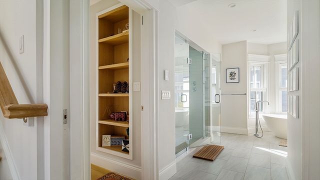 17 Ellsworth Avenue Front, Cambridge, MA 02139