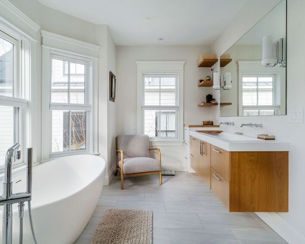 17 Ellsworth Avenue Front, Cambridge, MA 02139