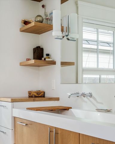 17 Ellsworth Avenue Front, Cambridge, MA 02139