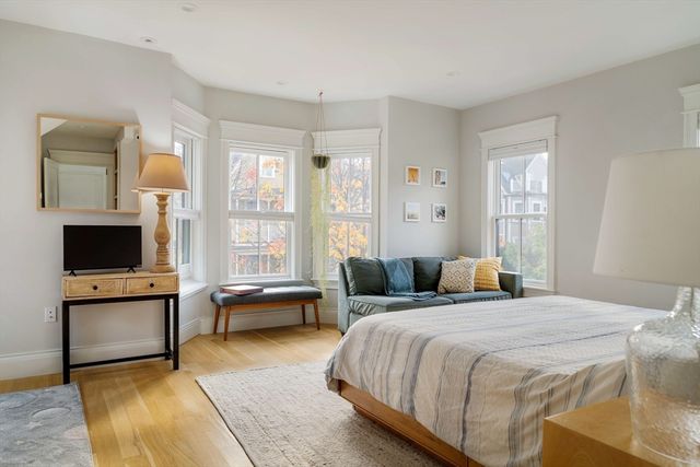 17 Ellsworth Avenue Front, Cambridge, MA 02139