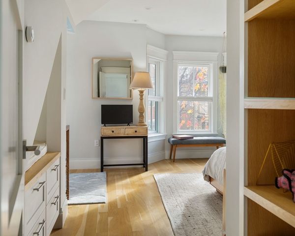 17 Ellsworth Avenue Front, Cambridge, MA 02139