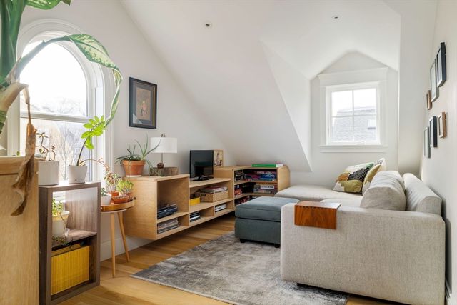 17 Ellsworth Avenue Front, Cambridge, MA 02139