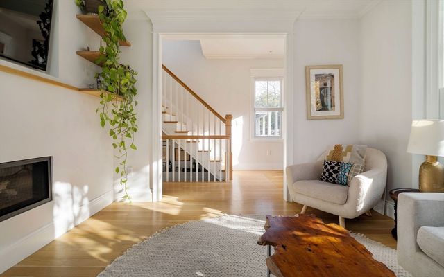 17 Ellsworth Avenue Front, Cambridge, MA 02139