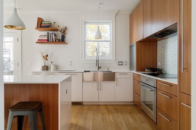 17 Ellsworth Avenue Front, Cambridge, MA 02139