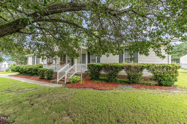 3825 Wyndfair Drive, Fuquay Varina, NC 27526