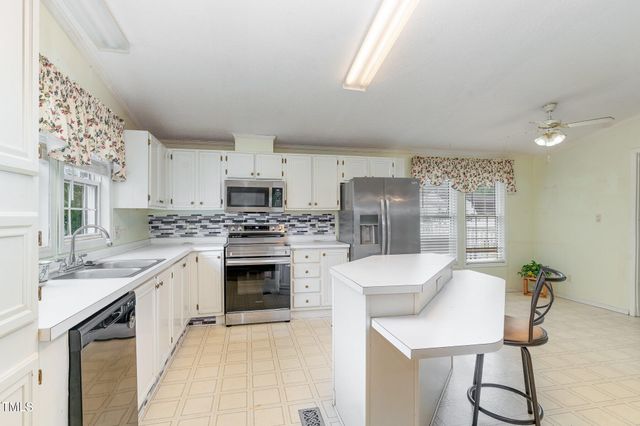 3825 Wyndfair Drive, Fuquay Varina, NC 27526