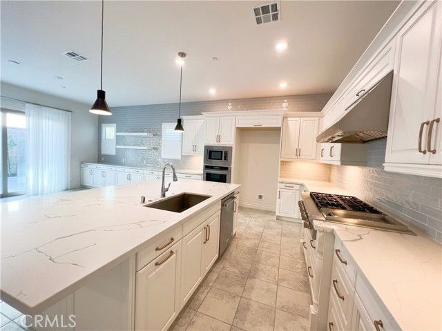 122 Gemini, Irvine, CA 92618