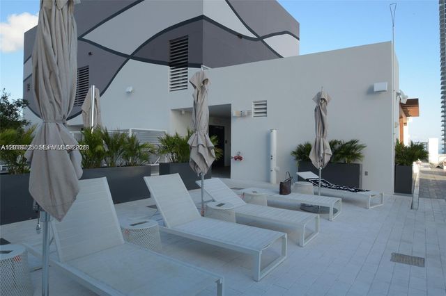 1010 Brickell Ave 2208, Miami, FL 33131