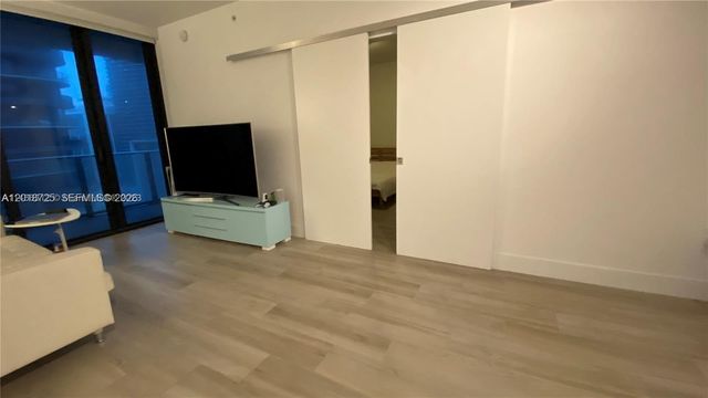 1010 Brickell Ave 2208, Miami, FL 33131