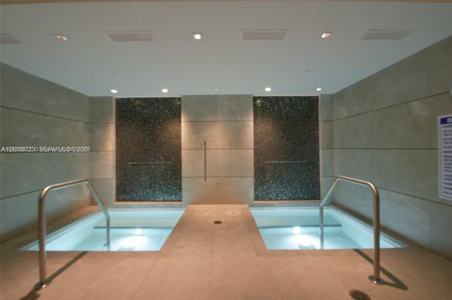 1010 Brickell Ave 2208, Miami, FL 33131