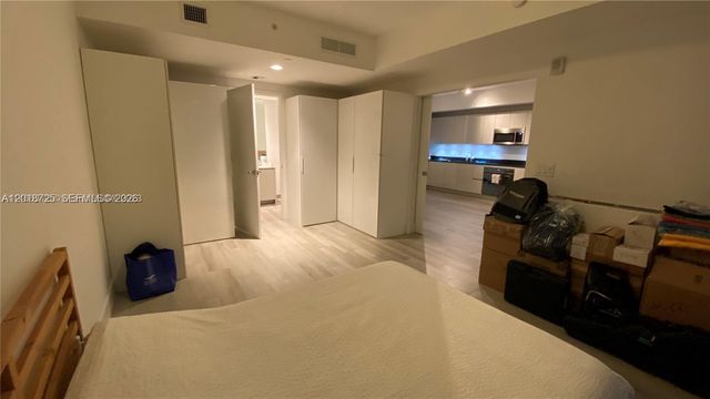 1010 Brickell Ave 2208, Miami, FL 33131
