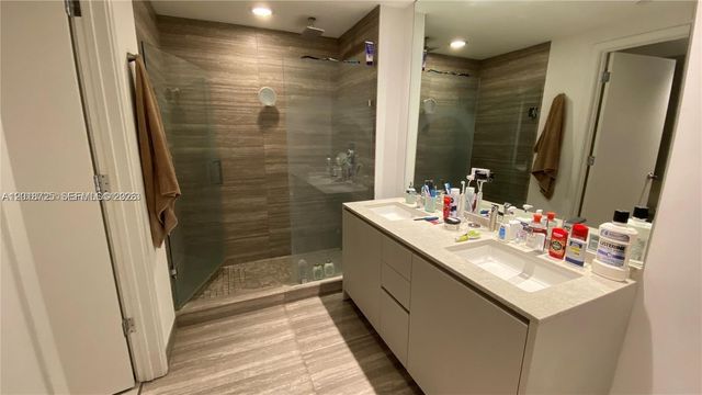 1010 Brickell Ave 2208, Miami, FL 33131