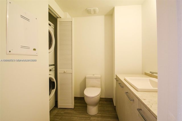 1010 Brickell Ave 2208, Miami, FL 33131