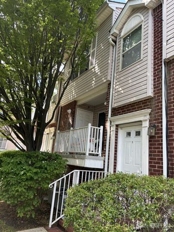 502 Great Beds Court, Perth Amboy, NJ 08861