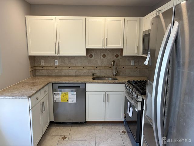 502 Great Beds Court, Perth Amboy, NJ 08861
