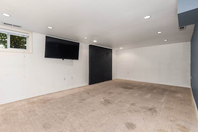 105 Wells Ave N, Renton, WA 98057