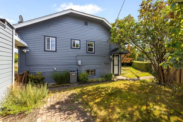 105 Wells Ave N, Renton, WA 98057