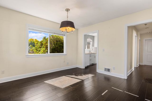 105 Wells Ave N, Renton, WA 98057