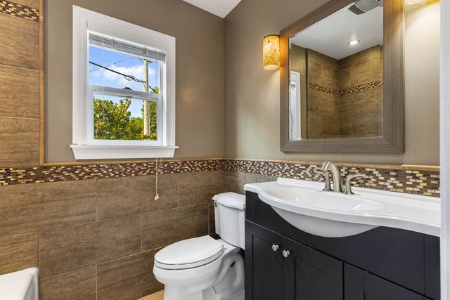 105 Wells Ave N, Renton, WA 98057