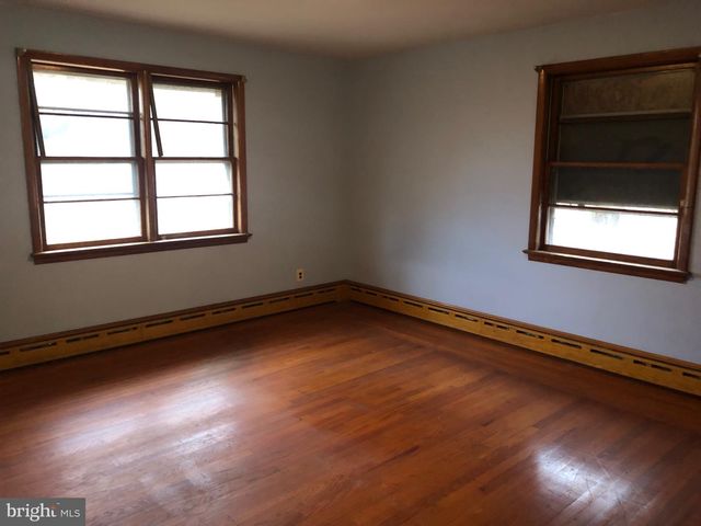 571 W SHERMAN AVE, Vineland, NJ 08360