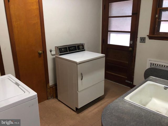 571 W SHERMAN AVE, Vineland, NJ 08360