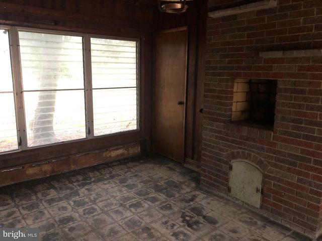 571 W SHERMAN AVE, Vineland, NJ 08360