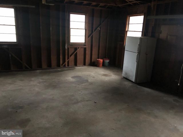 571 W SHERMAN AVE, Vineland, NJ 08360