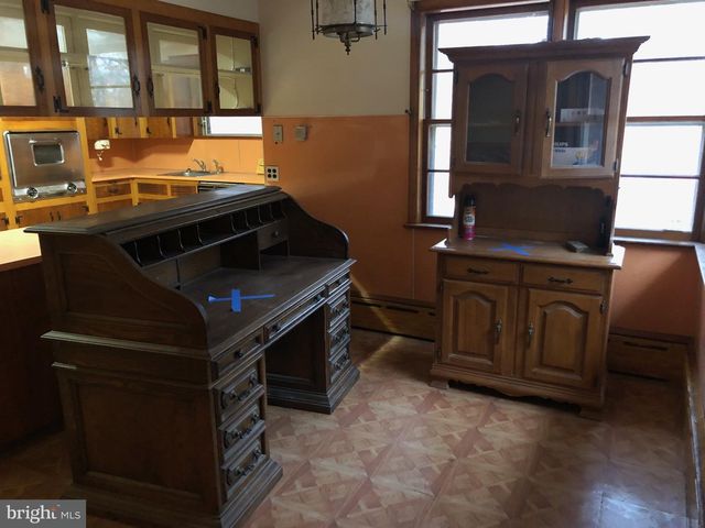 571 W SHERMAN AVE, Vineland, NJ 08360