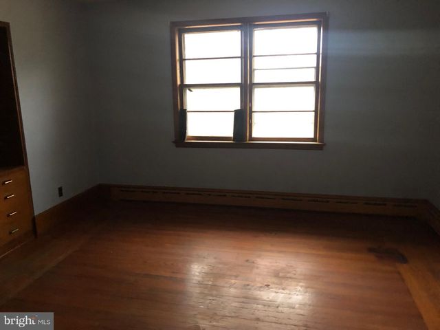 571 W SHERMAN AVE, Vineland, NJ 08360