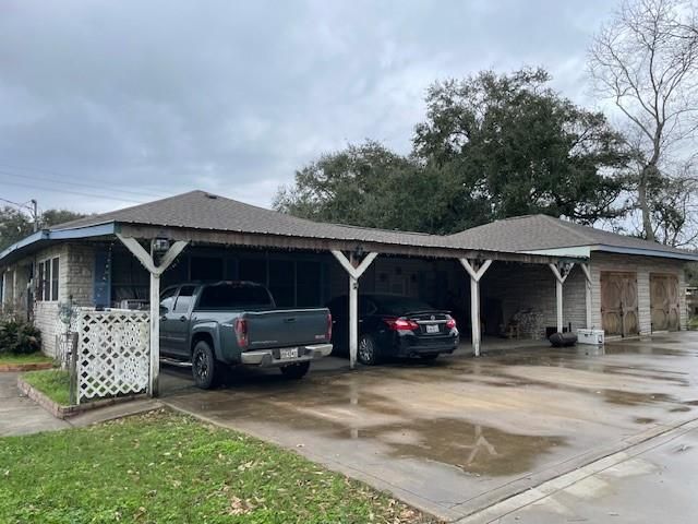 558 W Leblanc Street, Winnie, TX 77665