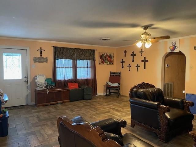 558 W Leblanc Street, Winnie, TX 77665