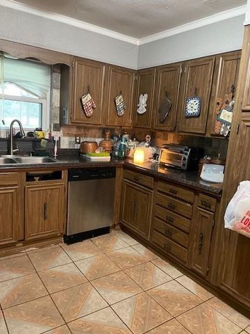 558 W Leblanc Street, Winnie, TX 77665