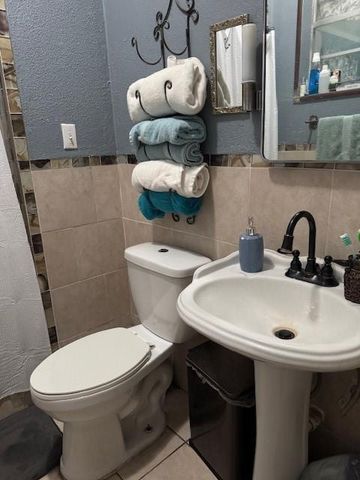 558 W Leblanc Street, Winnie, TX 77665