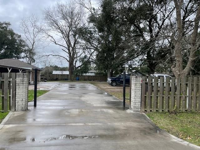 558 W Leblanc Street, Winnie, TX 77665