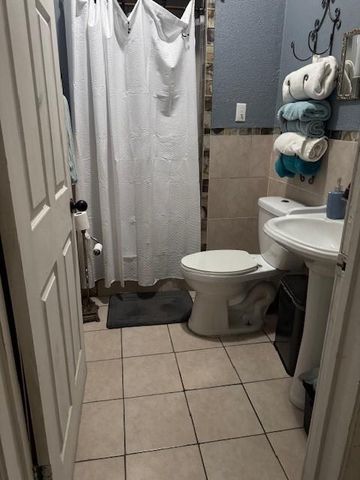 558 W Leblanc Street, Winnie, TX 77665