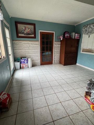 558 W Leblanc Street, Winnie, TX 77665