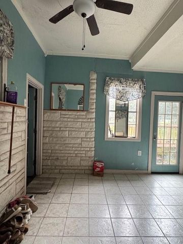 558 W Leblanc Street, Winnie, TX 77665